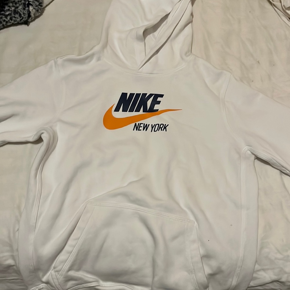 Nike New York white hoodie condition 10/10 worn once but did not fit